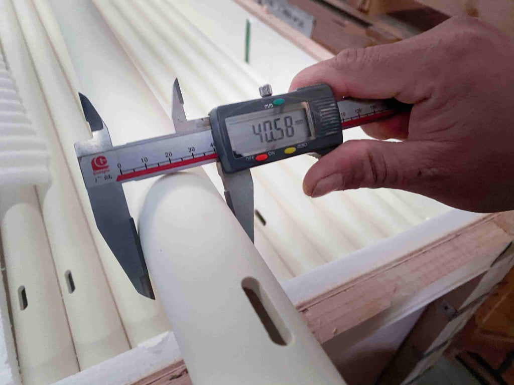 Dimensional and straightness inspection of ceramic rollers
